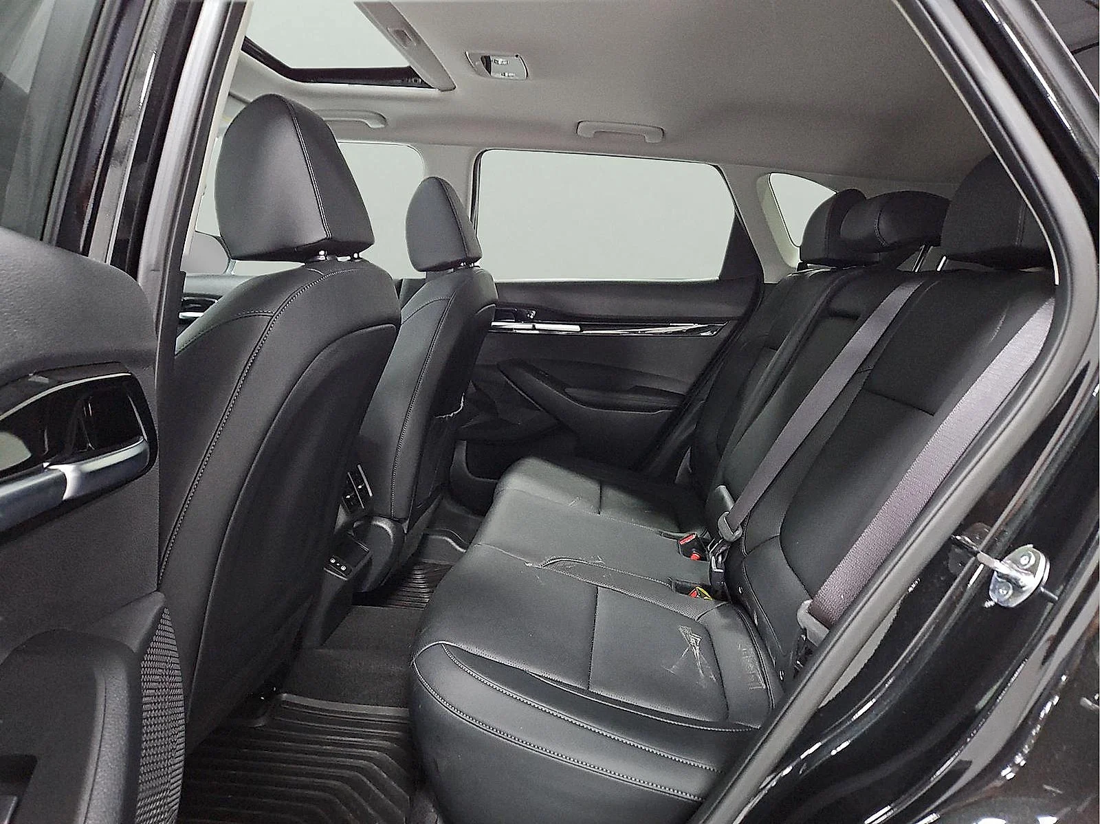 Used 2025 Fusion Black Kia EX image 8