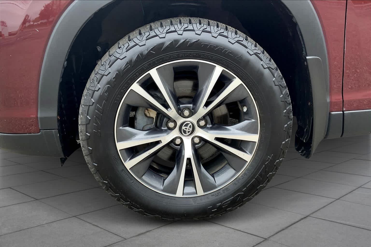 Used 2019 Ooh La La Rouge Mica Toyota LE image 9