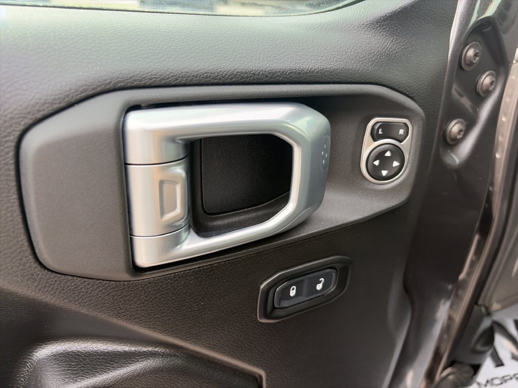Used 2023 Gray Jeep Rubicon image 17