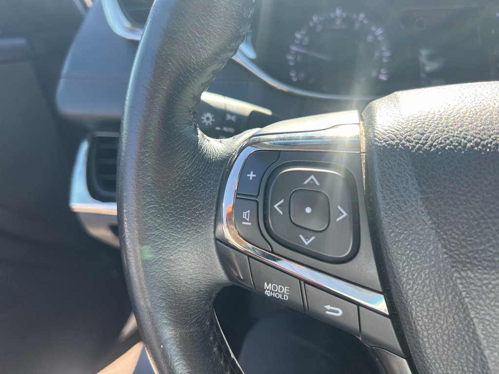 Used 2013 Classic Silver Metallic Toyota XLE Premium image 14