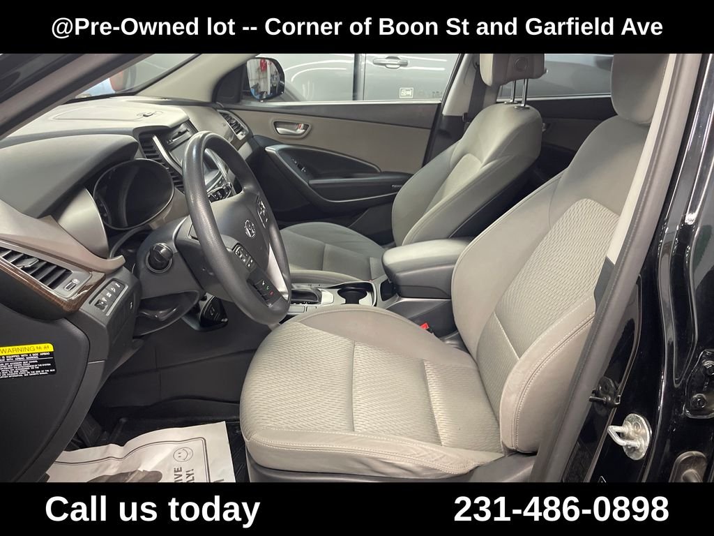Used 2018 Black Hyundai SE image 14