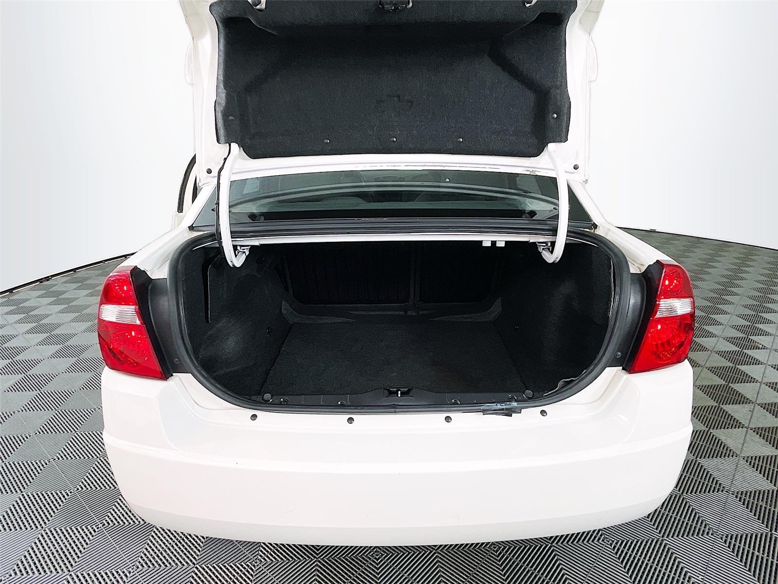 Used 2005 White Chevrolet LS image 26