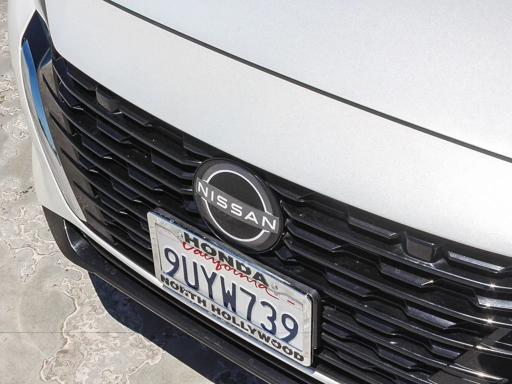 Used 2025 Aspen White Nissan SV image 12