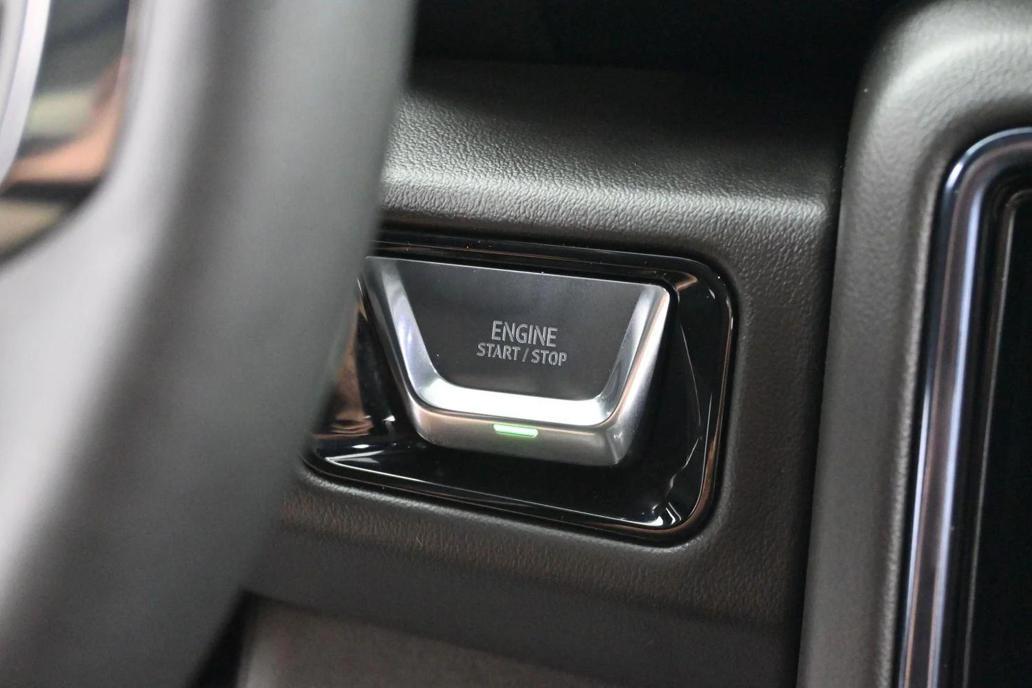 Used 2026 Midnight Pine GMC AT4 image 27