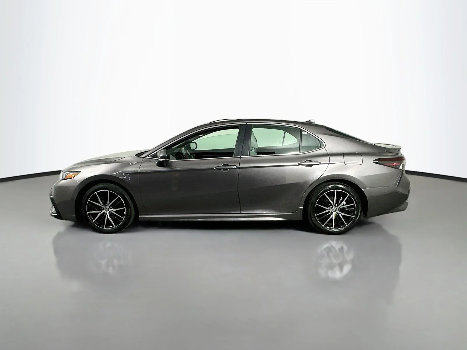 Used 2024 Predawn Gray Mica Toyota SE image 4