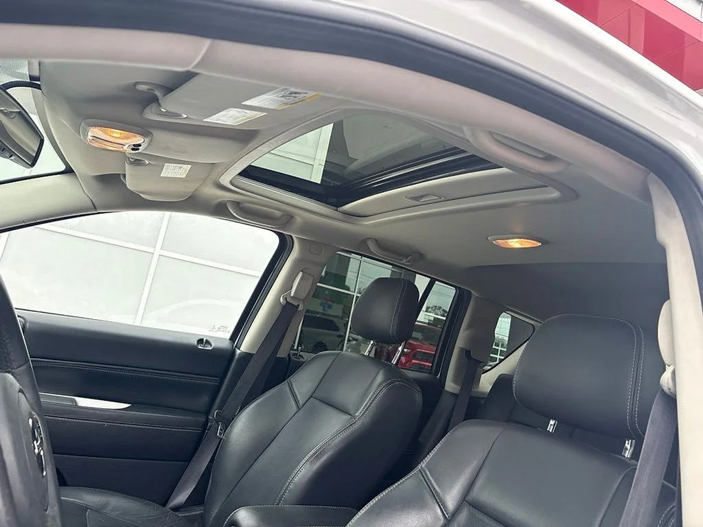 Used 2017 White Jeep Latitude image 5