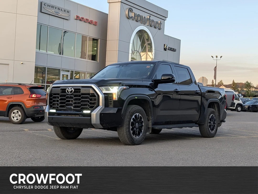 Used 2024  Toyota 4X4 -Leather - Sunroof - Blind Spot - Park Assist - Lane Keep image 1