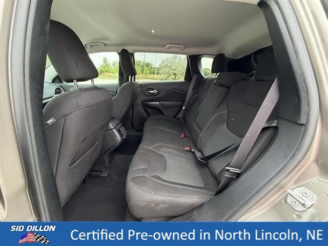 Used 2020 Light Brownstone Pearlcoat Jeep Latitude image 20