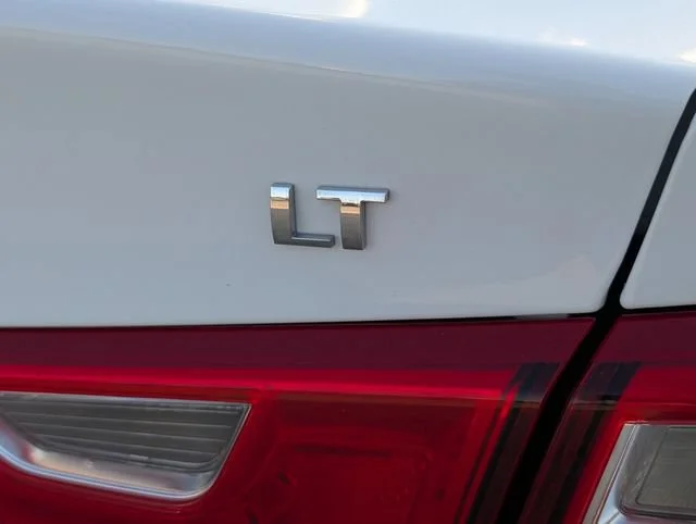 Used 2024 Summit White Chevrolet 1LT image 29