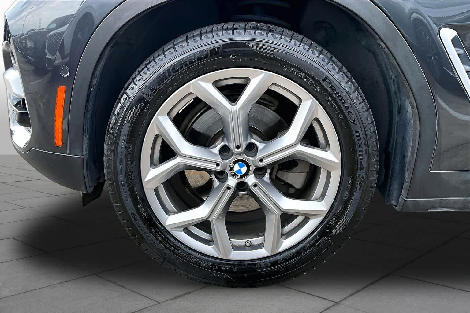 Used 2020 Dark Graphite Metallic BMW sDrive30i image 11