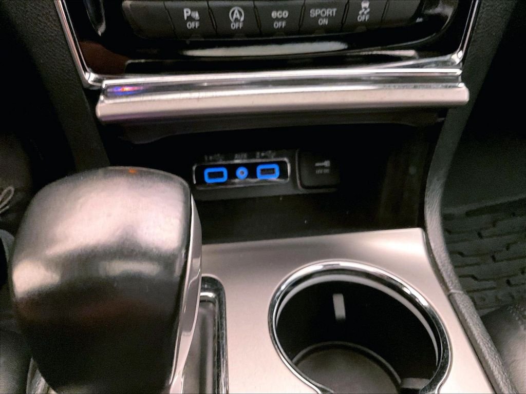 Used 2020 White Jeep Limited image 26