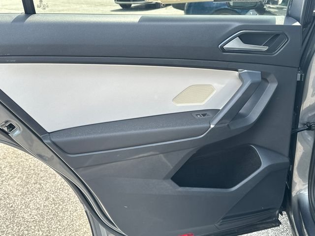 Used 2018 Gray Volkswagen 2.0T SE image 21