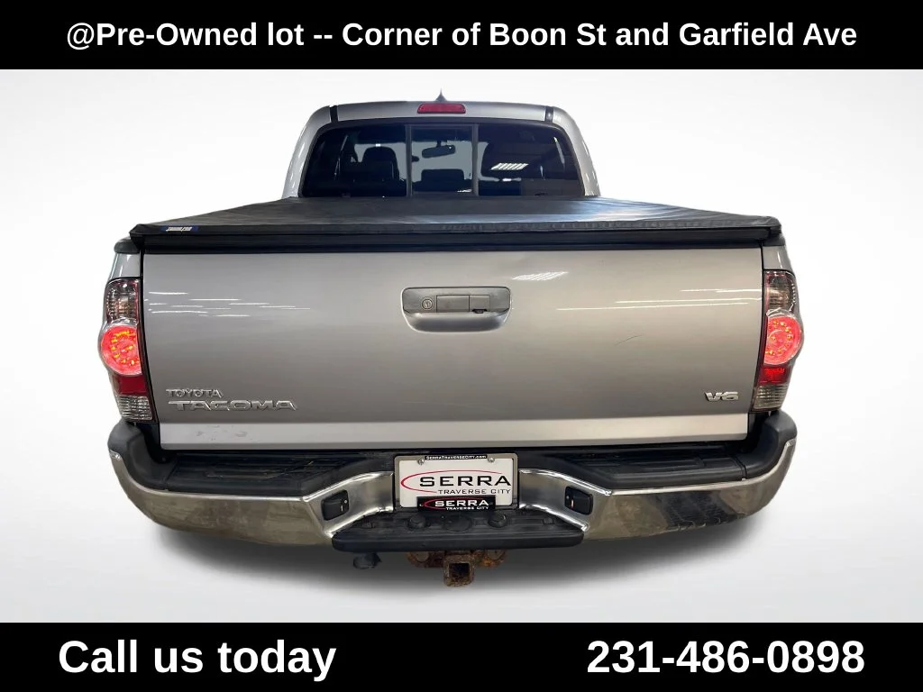 Used 2014  Toyota Base image 4