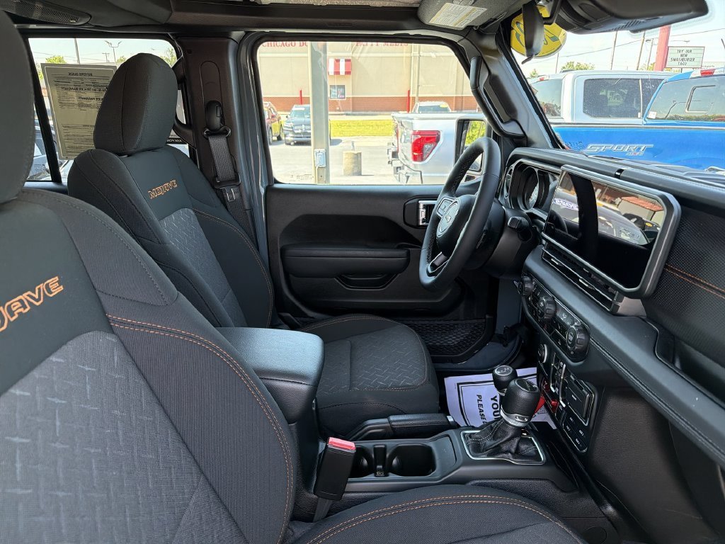 Used 2025 Gray Jeep Mojave image 15