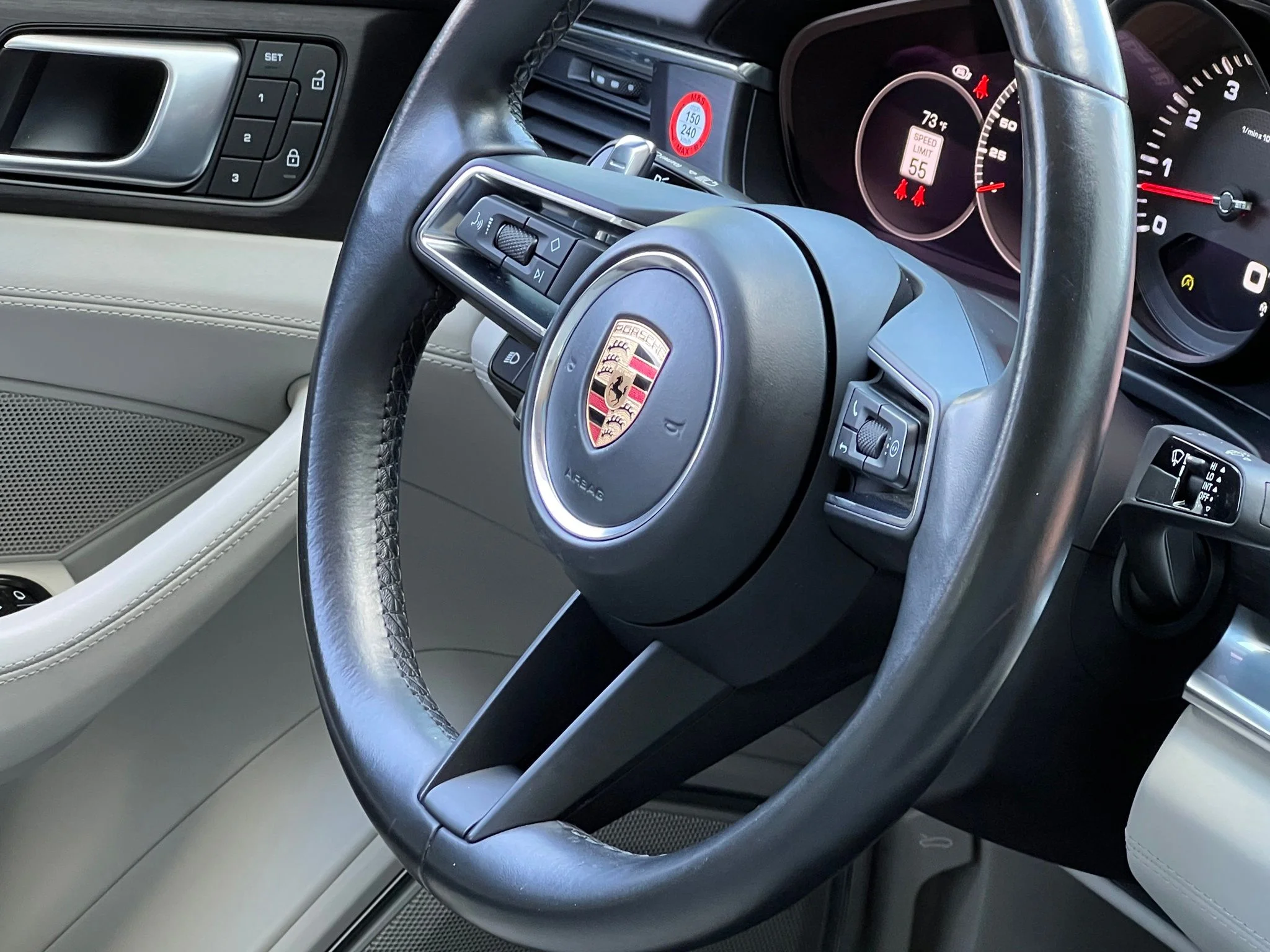 Used 2023  Porsche 4 Platinum Edition image 34