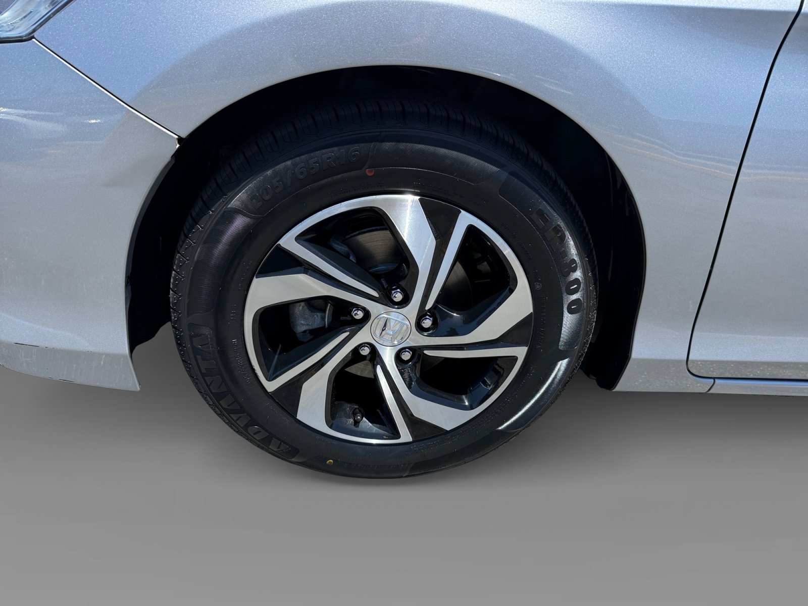 Used 2017 Silver Honda LX image 9
