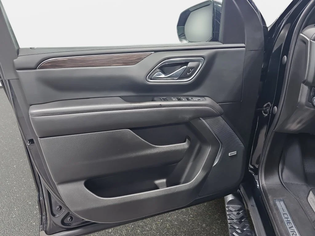 Used 2021 Black Chevrolet Z71 image 29