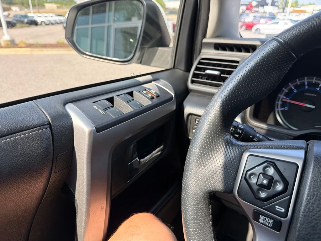 Used 2019 White Toyota SR5 image 21