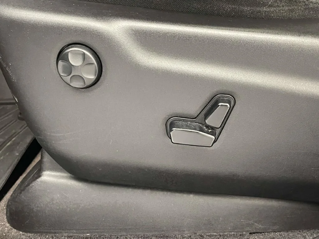 Used 2018 White Jeep Altitude image 15