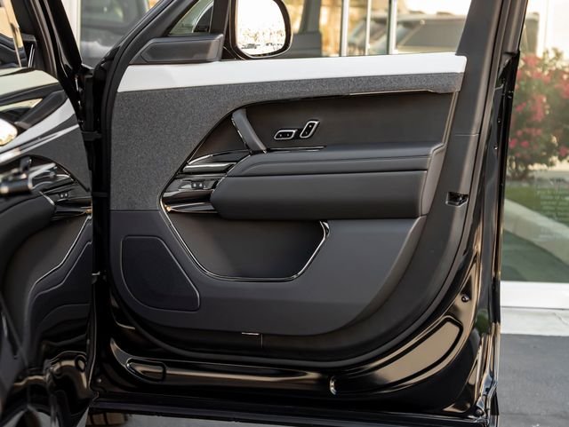 New 2026 Santorini Black Land Rover Dynamic SE image 28
