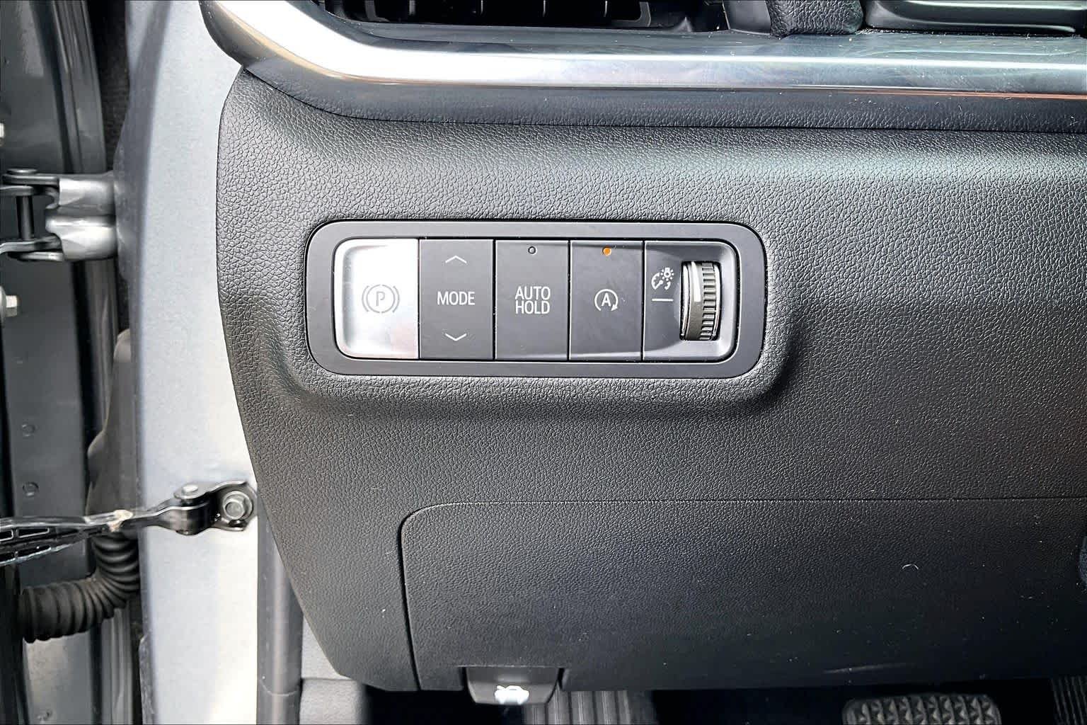 Used 2025 Sterling Metallic GMC FWD Elevation image 33
