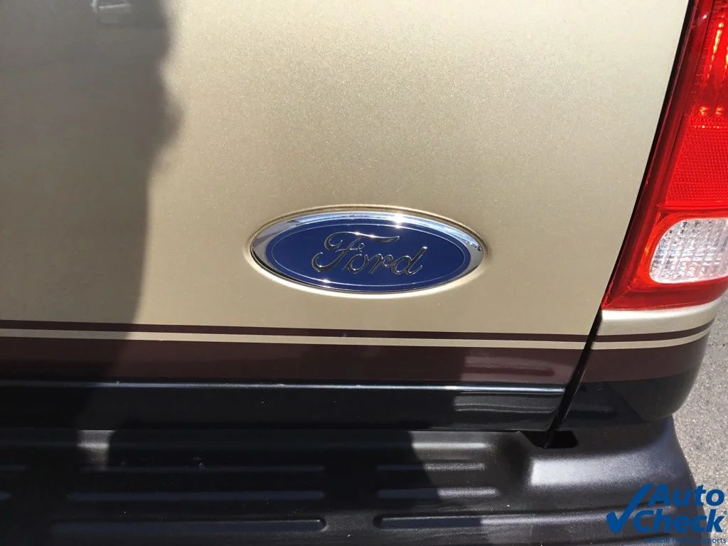 Used 2000 Black Ford Lariat image 14