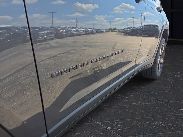 New 2025 Baltic Gray Metallic Clearcoat Jeep Altitude X image 38