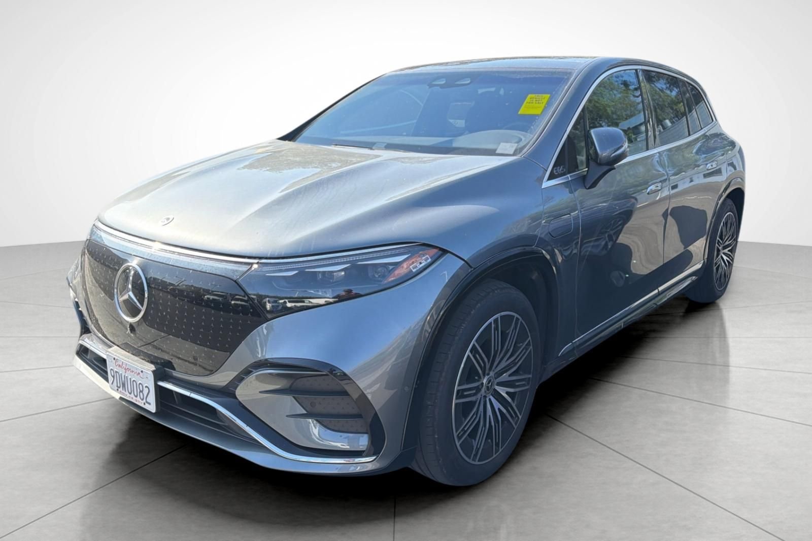 Used 2023  Mercedes-Benz 580 image 2