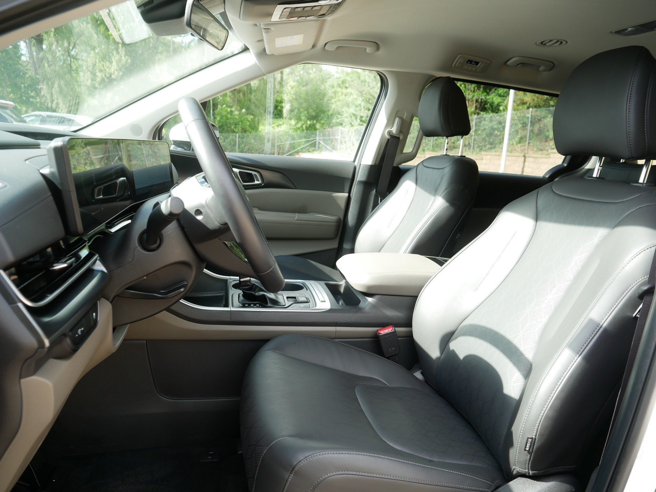Certified Used 2026 Snow White Pearl Kia LXS image 35