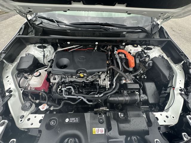 Used 2021 White Toyota XLE Premium image 20