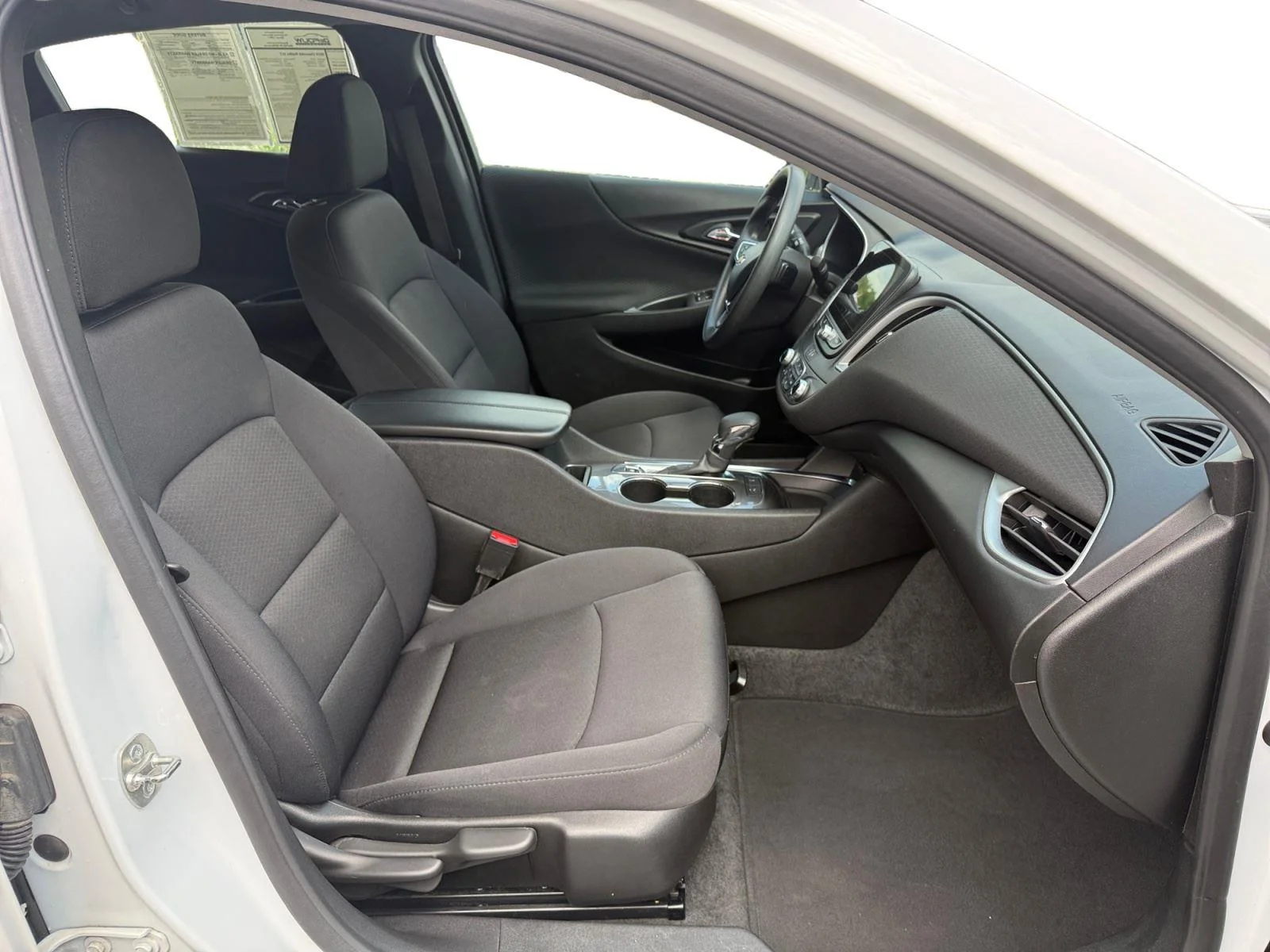 Used 2024 Summit White Chevrolet 1LT image 24