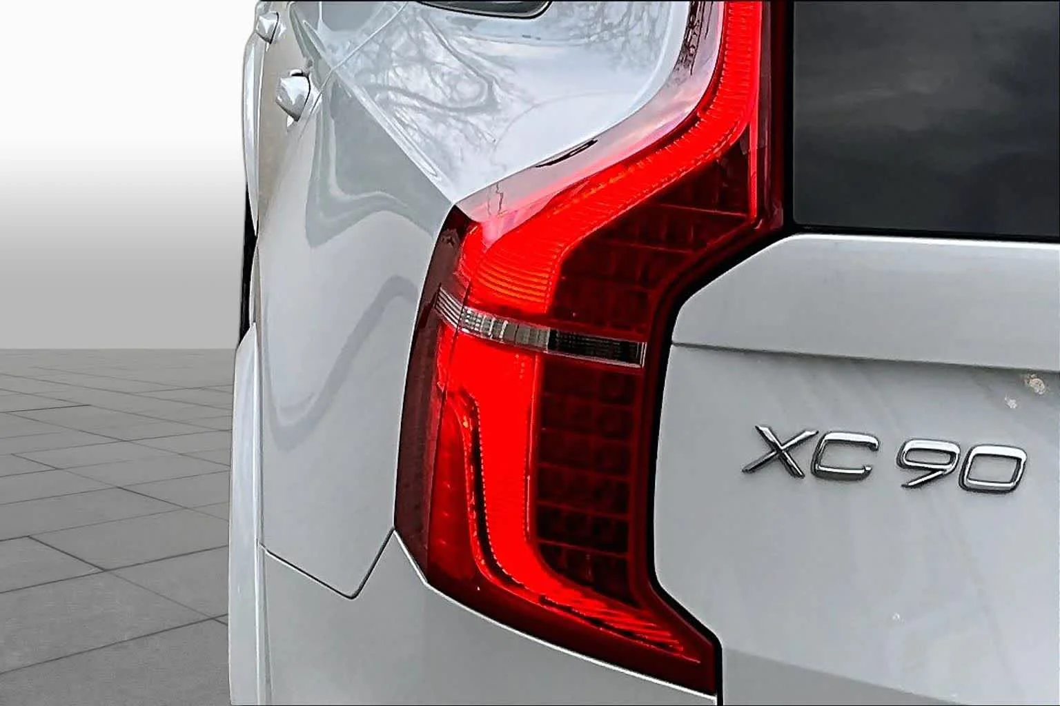 Certified Used 2023 Crystal White Volvo Plus image 28
