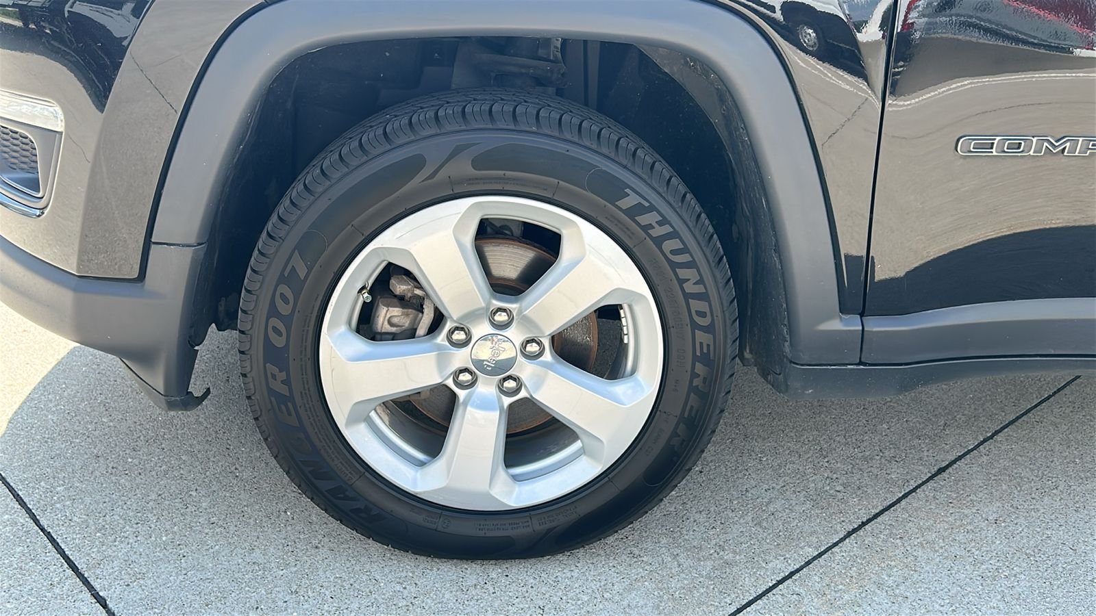 Used 2020 Black Jeep Latitude image 10