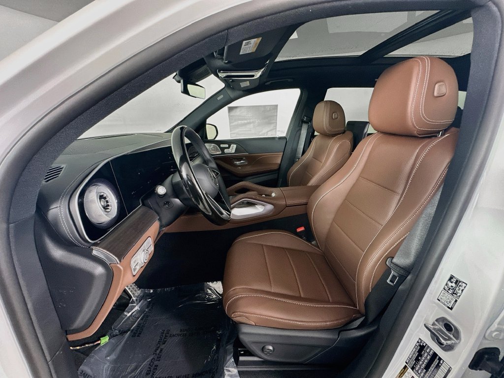 New 2027 MANUFAKTUR Moonlight White Metallic Mercedes-Benz GLS 450 image 21
