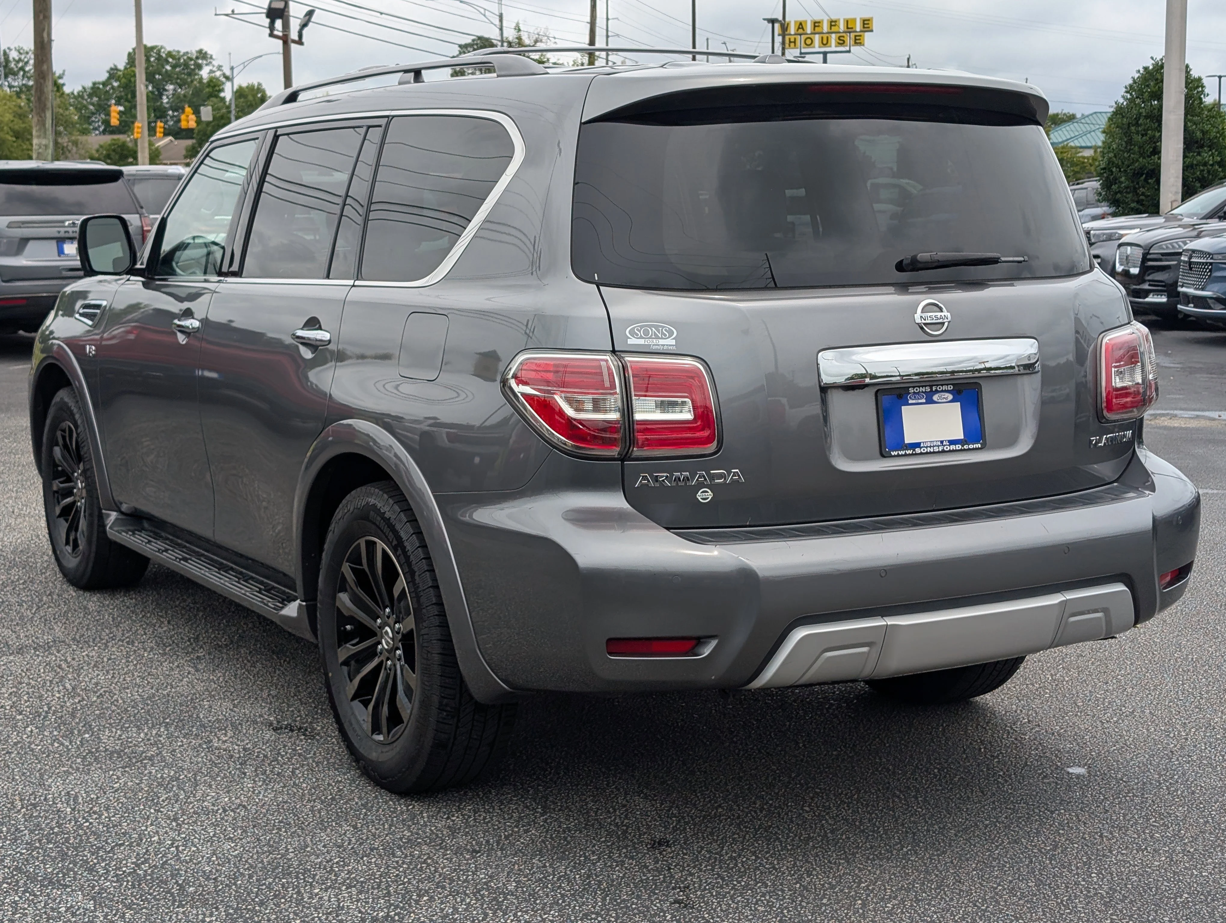 Used 2018 Gun Metallic Nissan Platinum image 13
