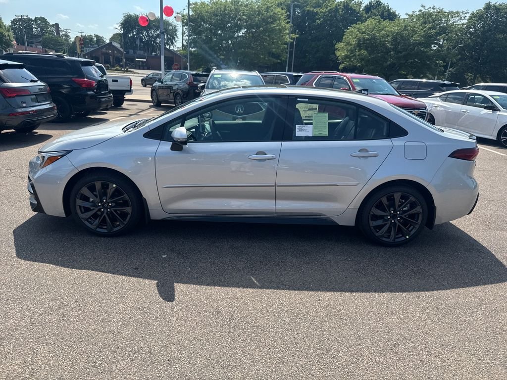New 2026 Classic Silver Metallic with Midnight Black Metallic roof Toyota XSE image 4