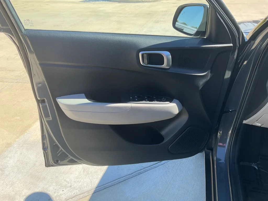 Used 2025 Gray Hyundai SEL image 10