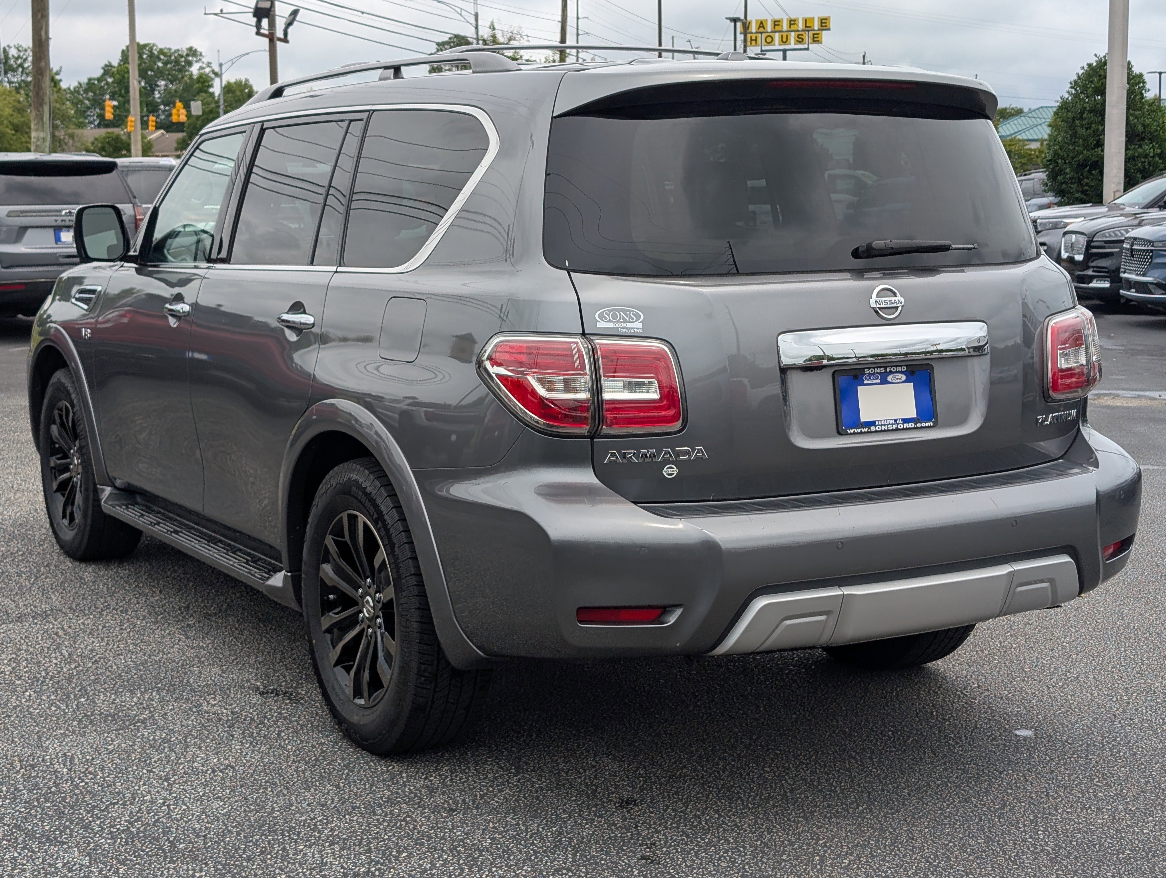 Used 2018 Gun Metallic Nissan Platinum image 13