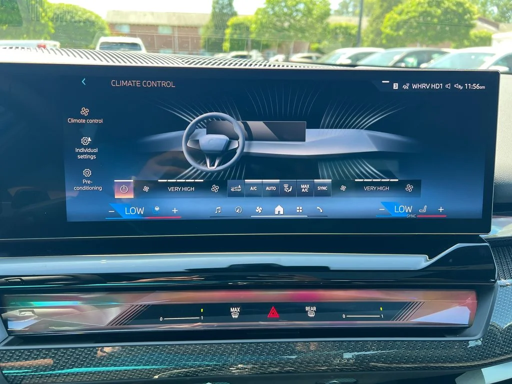 New 2027 Black BMW 550e xDrive image 22