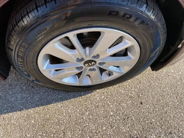 Used 2016 Purple Kia LX image 30