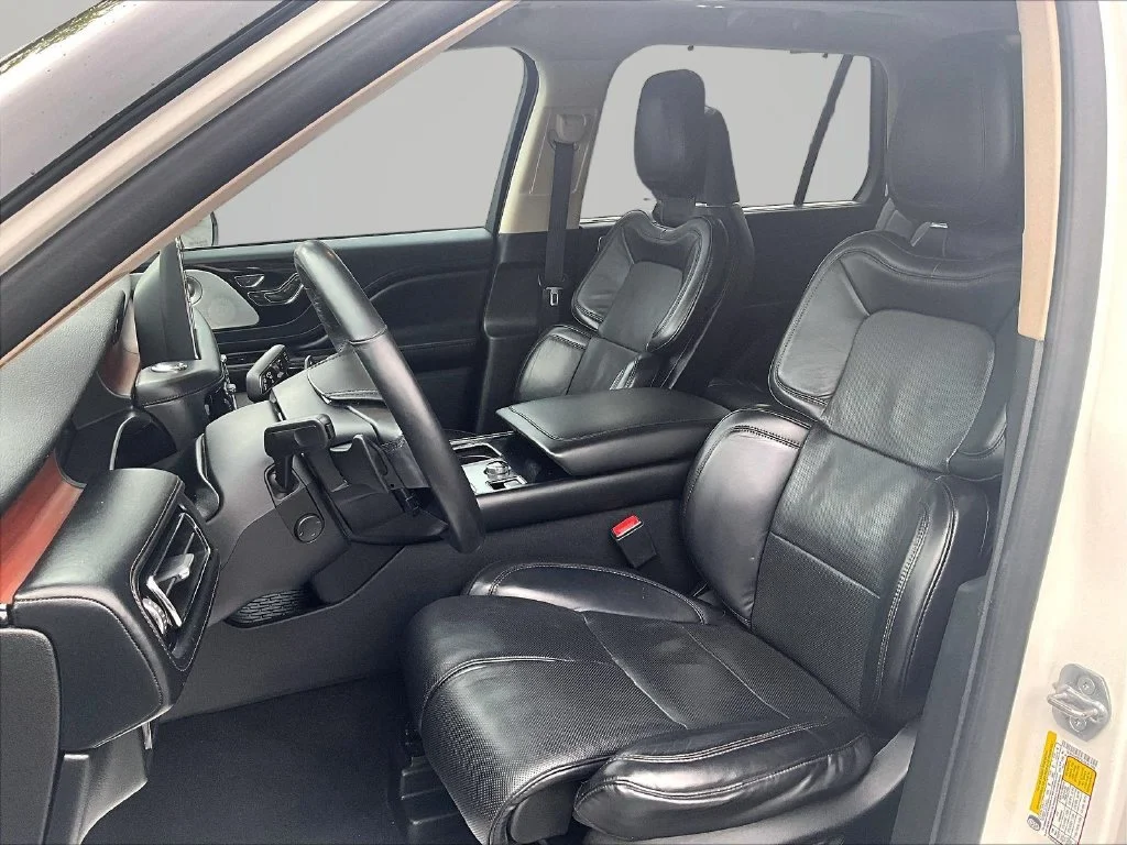 Used 2020 White Lincoln Grand Touring image 26