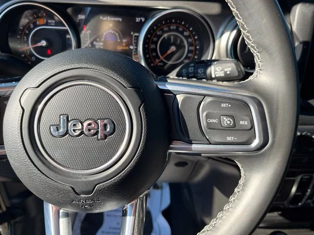 Used 2022 Black Jeep Sahara 4x4 image 30