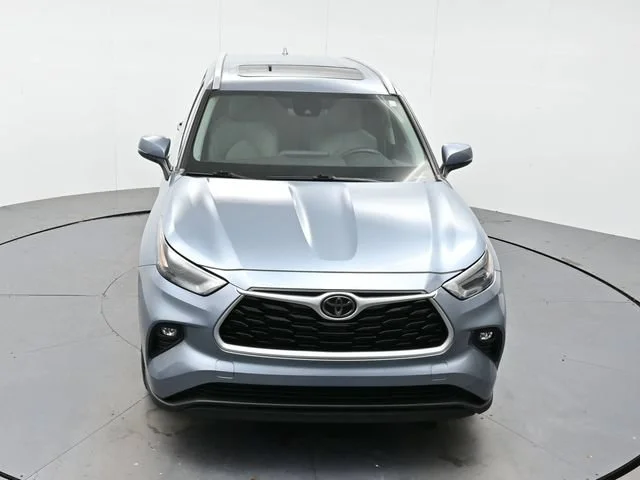 Used 2022 Moon Dust Toyota XLE image 35