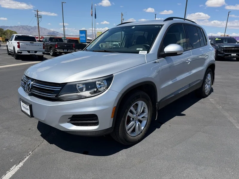 Used 2016 Silver Volkswagen SEL image 7