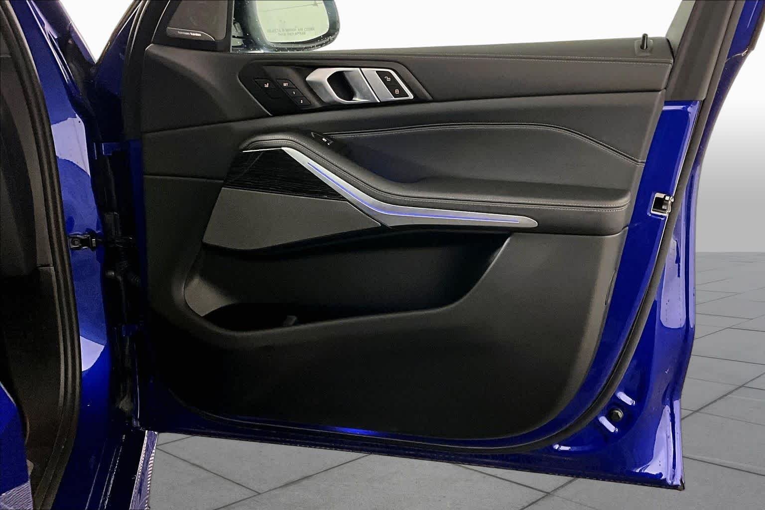 Used 2025 Marina Bay Blue Metallic BMW M60i image 22