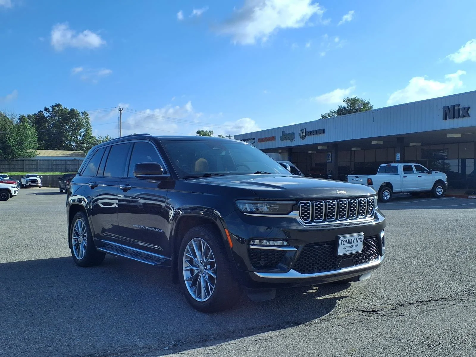 Used 2024 Rocky Mountain Pearlcoat Jeep Summit image 19
