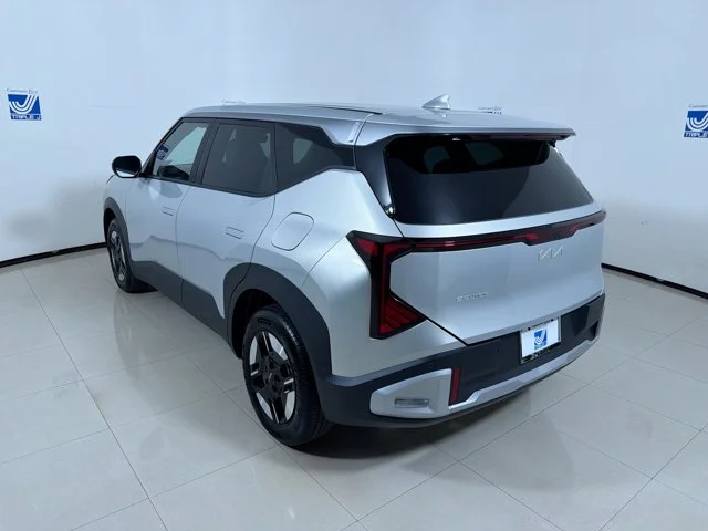 New 2027 IVORY SILVER Kia LX image 6