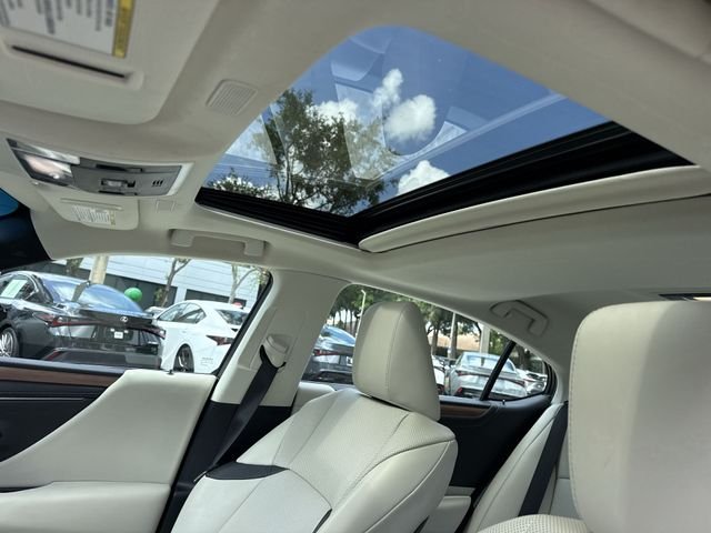 2025 Lexus ES 350 - Photo 22