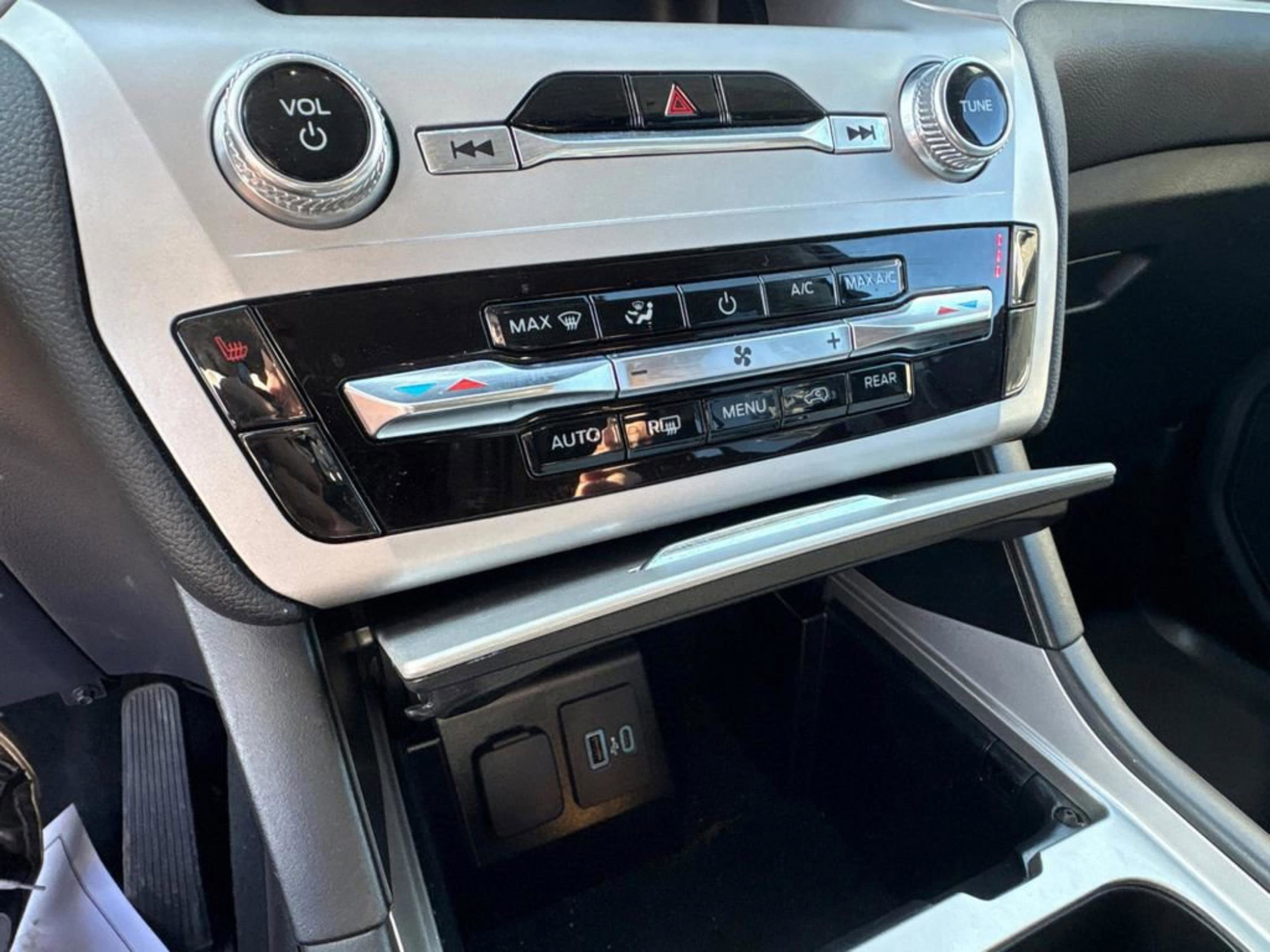 Used 2023 Gray Metallic Ford XLT image 44