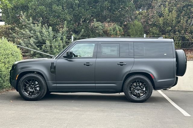 New 2026 Santorini Black Land Rover S image 2